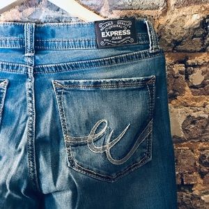 BRAND NEW Express Jeans with a tiny flair